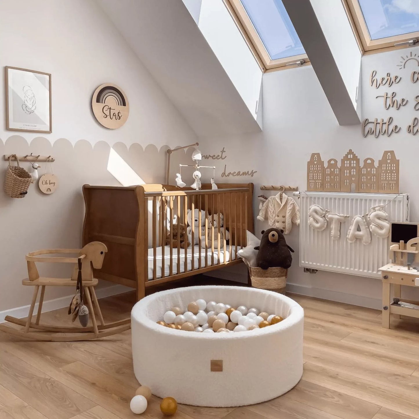 Kamuoliukų baseinas MEOWBABY® apvalus rusvas – su 200 baltų/smėlio spalvos kamuoliukų
