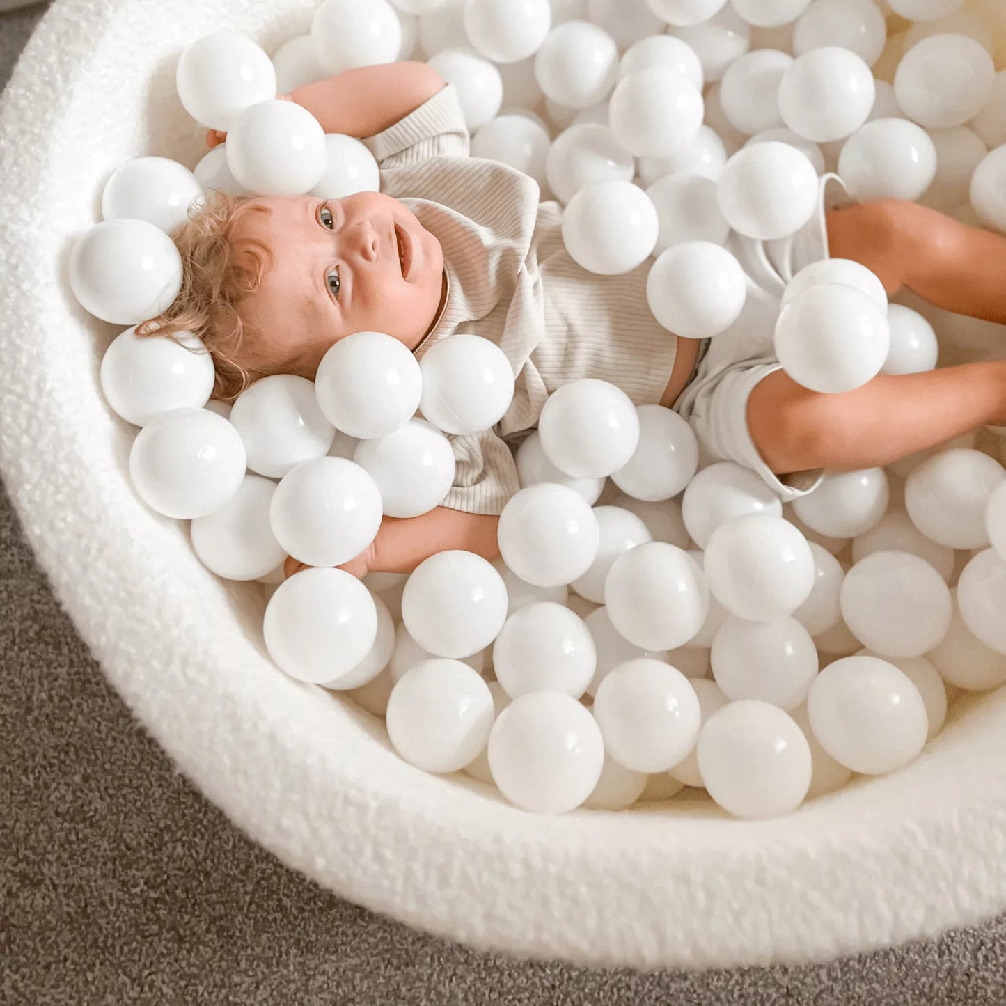 Kamuoliukų baseinas MEOWBABY® apvalus rusvas – su 200 baltų/smėlio spalvos kamuoliukų